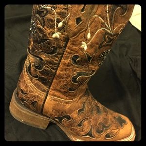 Corral boots!!